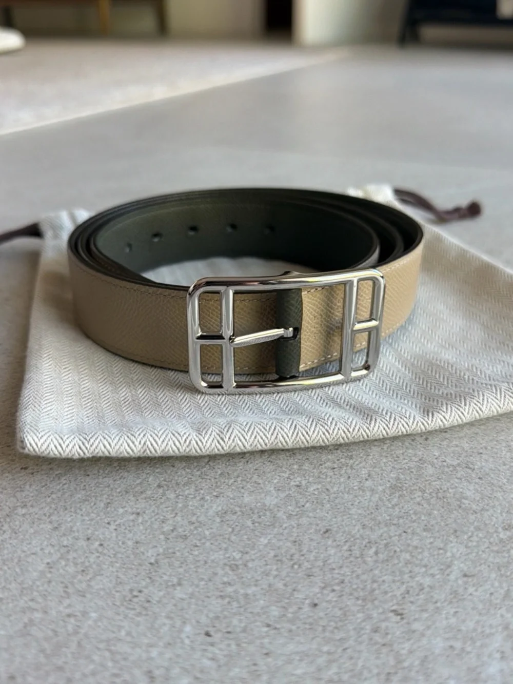 Hermes Reversible Leather Belt in Beige and Dark Green size: 105